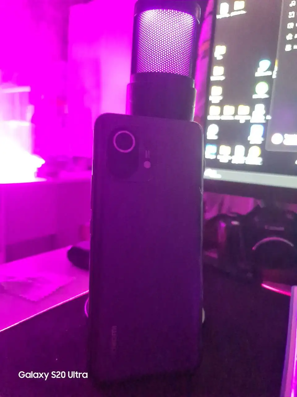 Продажа Xiaomi Mi 11 с дефектами - Смартфоны и телефоны (Электроника) в Волгоград