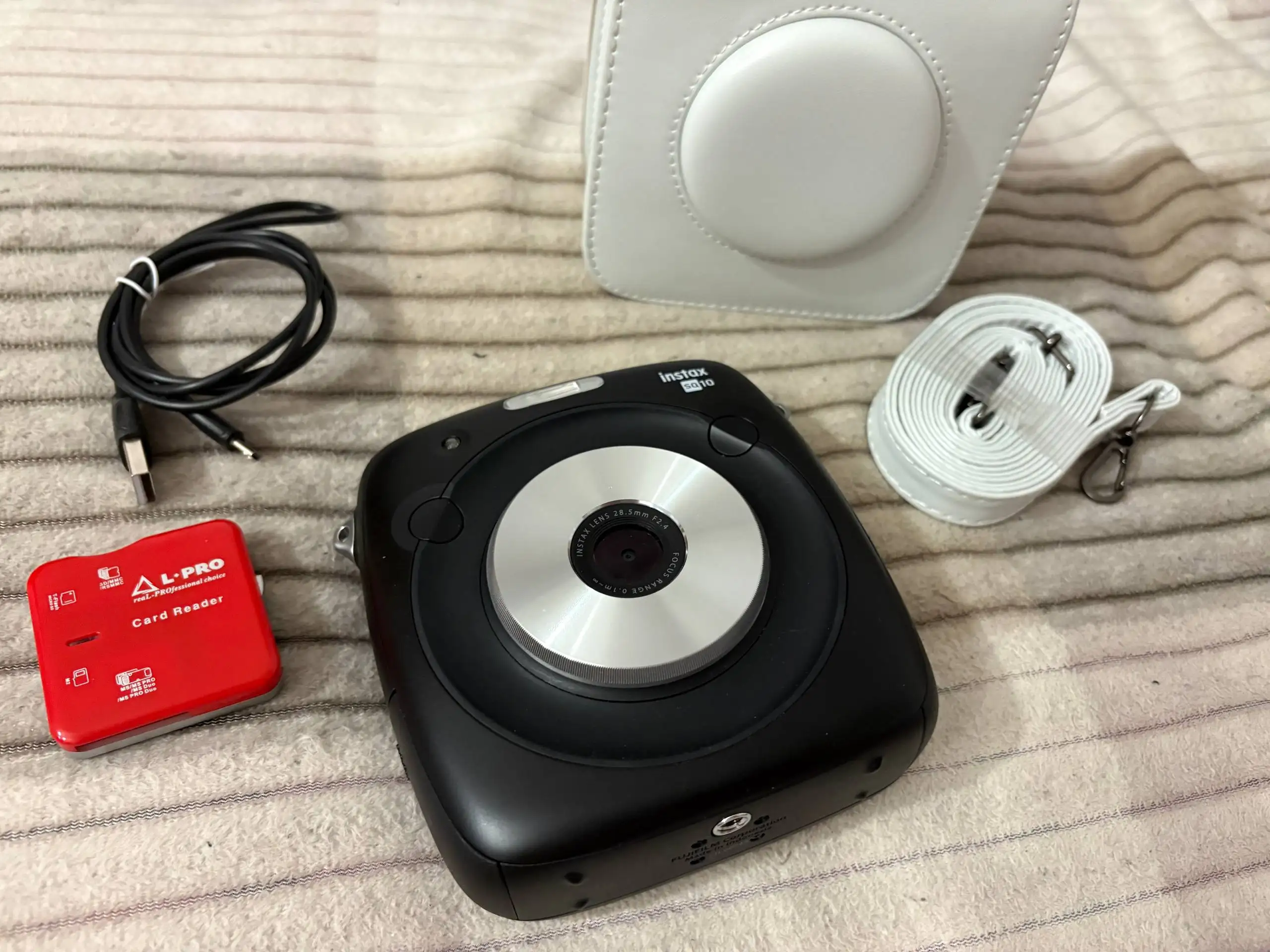 Фотоаппарат Instax SQ10 в идеальном состоянии - Электроника в Волгоград