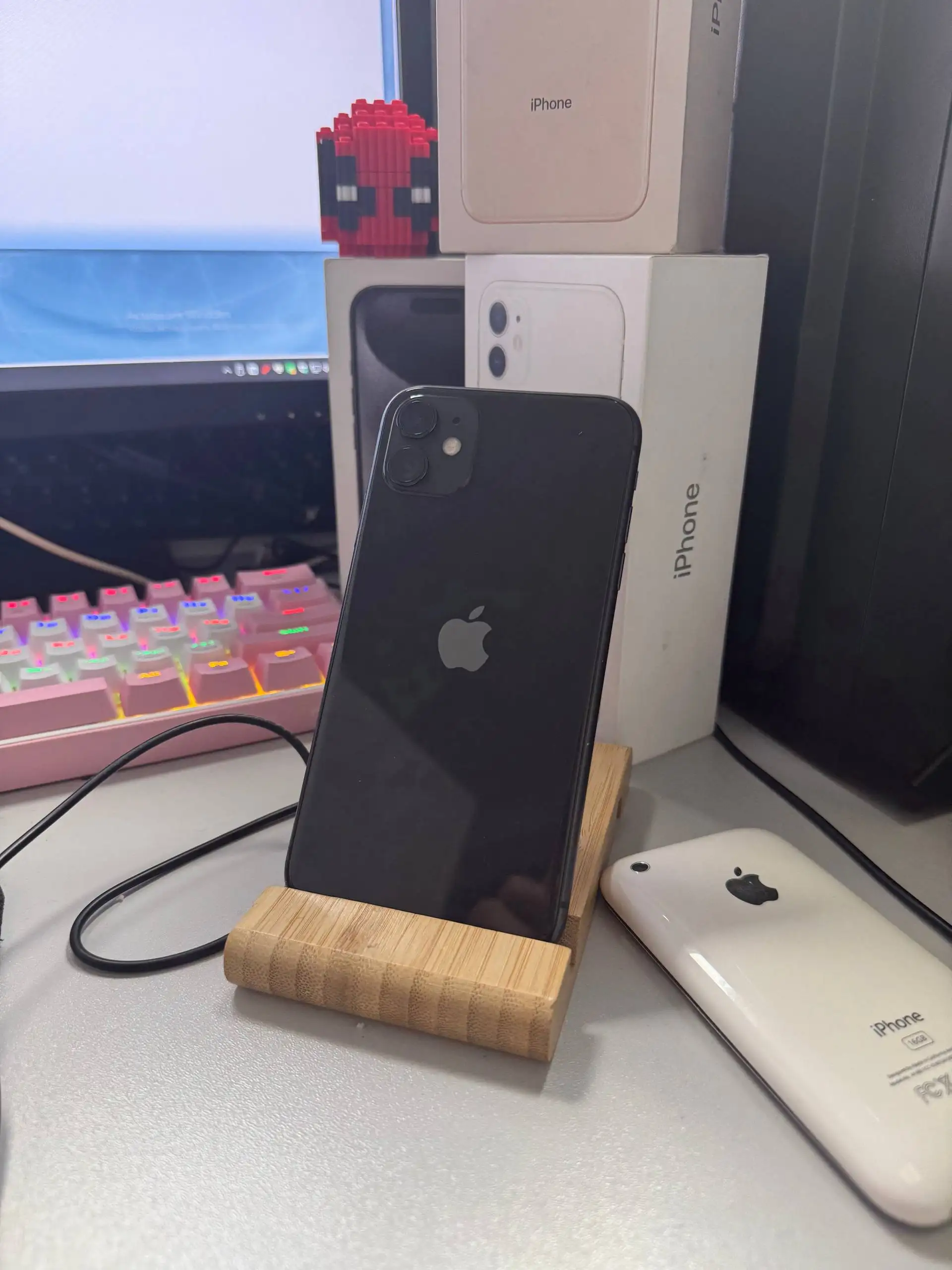 Продажа б/у iPhone 16 Pro max, iPhone 12 mini, iPhone 11, Realme 10 в Волгограде - Смартфоны (Электроника) в Волгоград