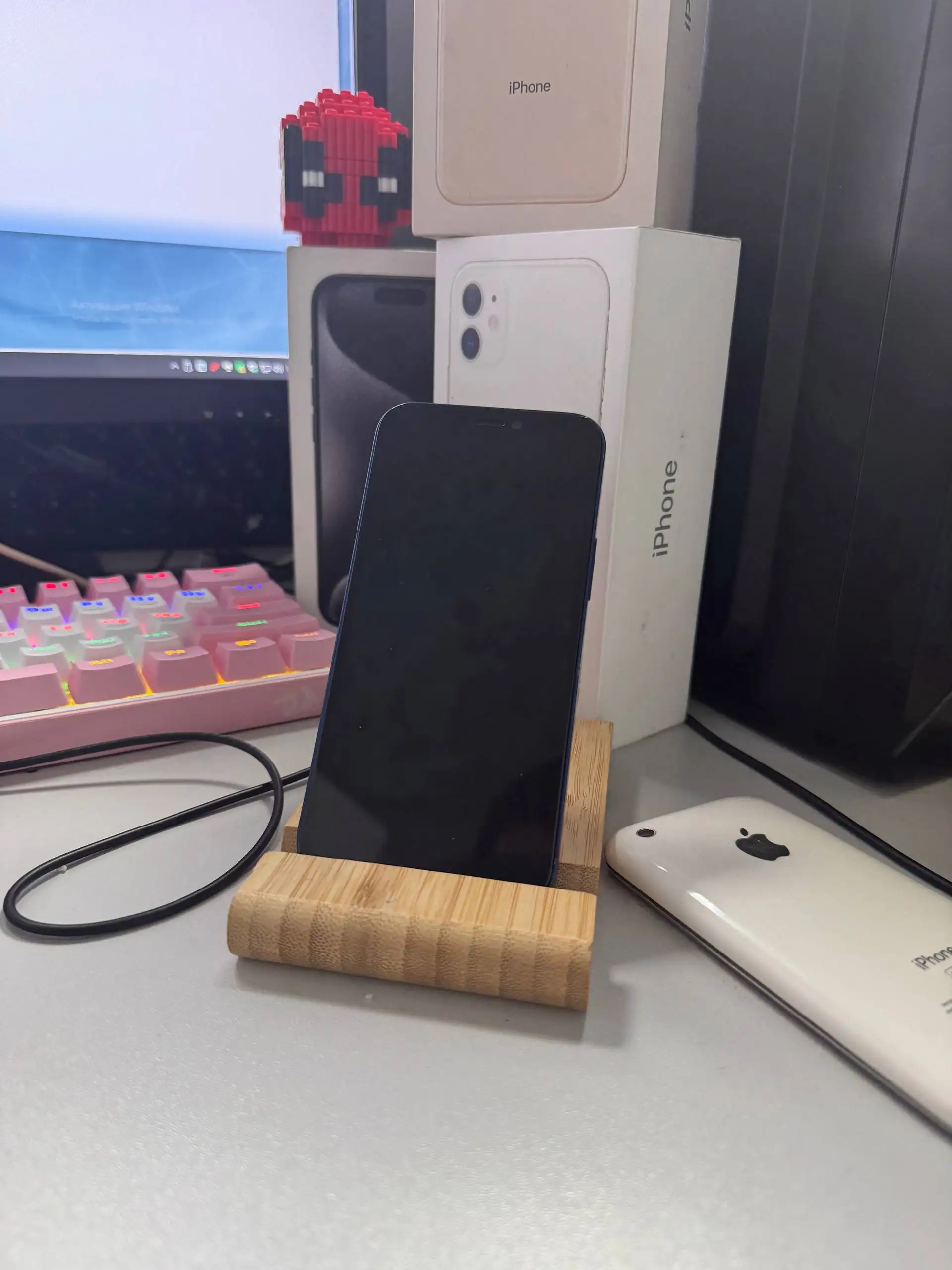 Продажа б/у iPhone 16 Pro max, iPhone 12 mini, iPhone 11, Realme 10 в Волгограде - Смартфоны (Электроника) в Волгоград