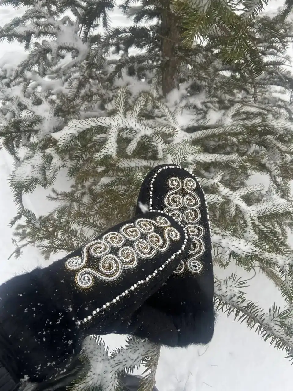 Теплые рукавички с вышивкой бисером - Аксессуары (Одежда) в Волгоград