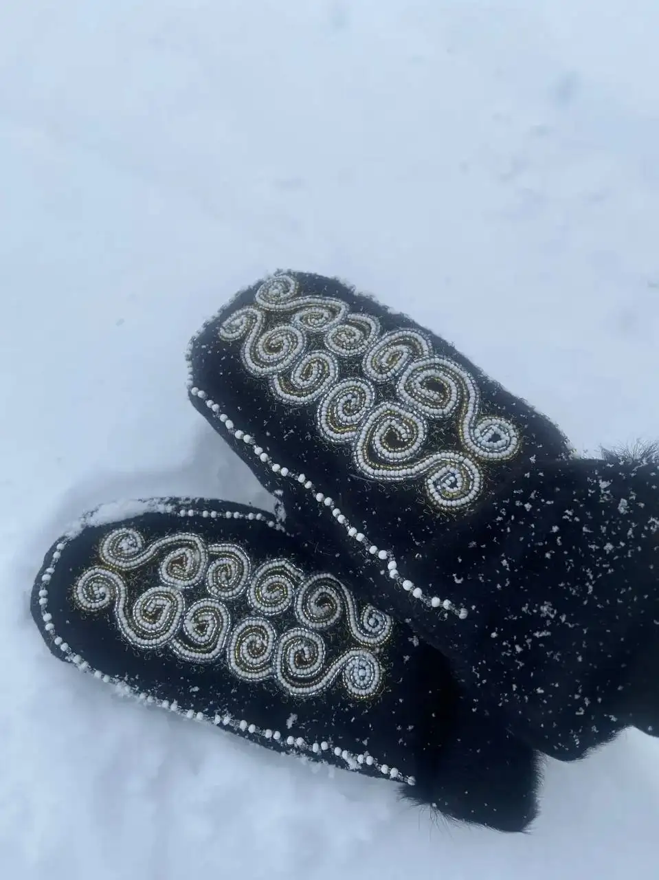 Теплые рукавички с вышивкой бисером - Аксессуары (Одежда) в Волгоград