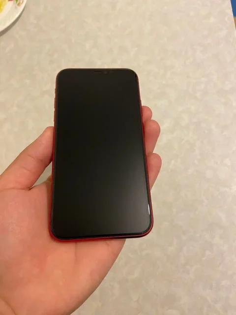 Продам iPhone 11 64 ГБ - Наушники в Волгоград