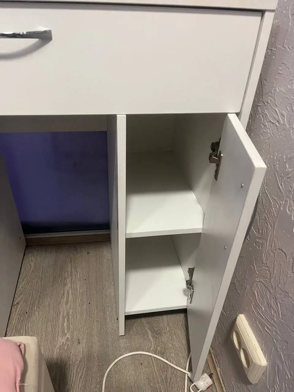 Продам визажный стол б/у - Готовый бизнес и оборудование в Волгоград