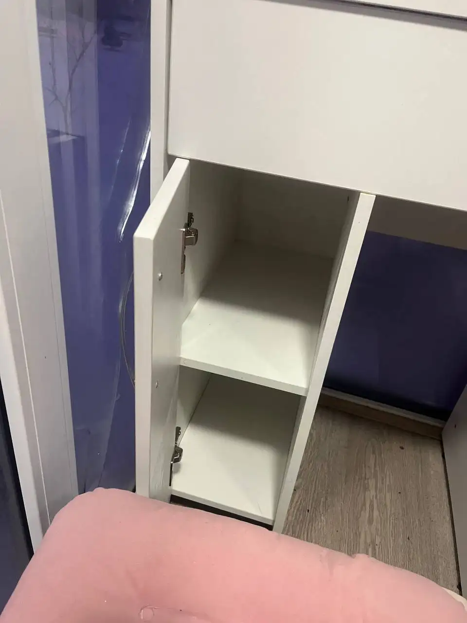 Продам визажный стол б/у - Готовый бизнес и оборудование в Волгоград