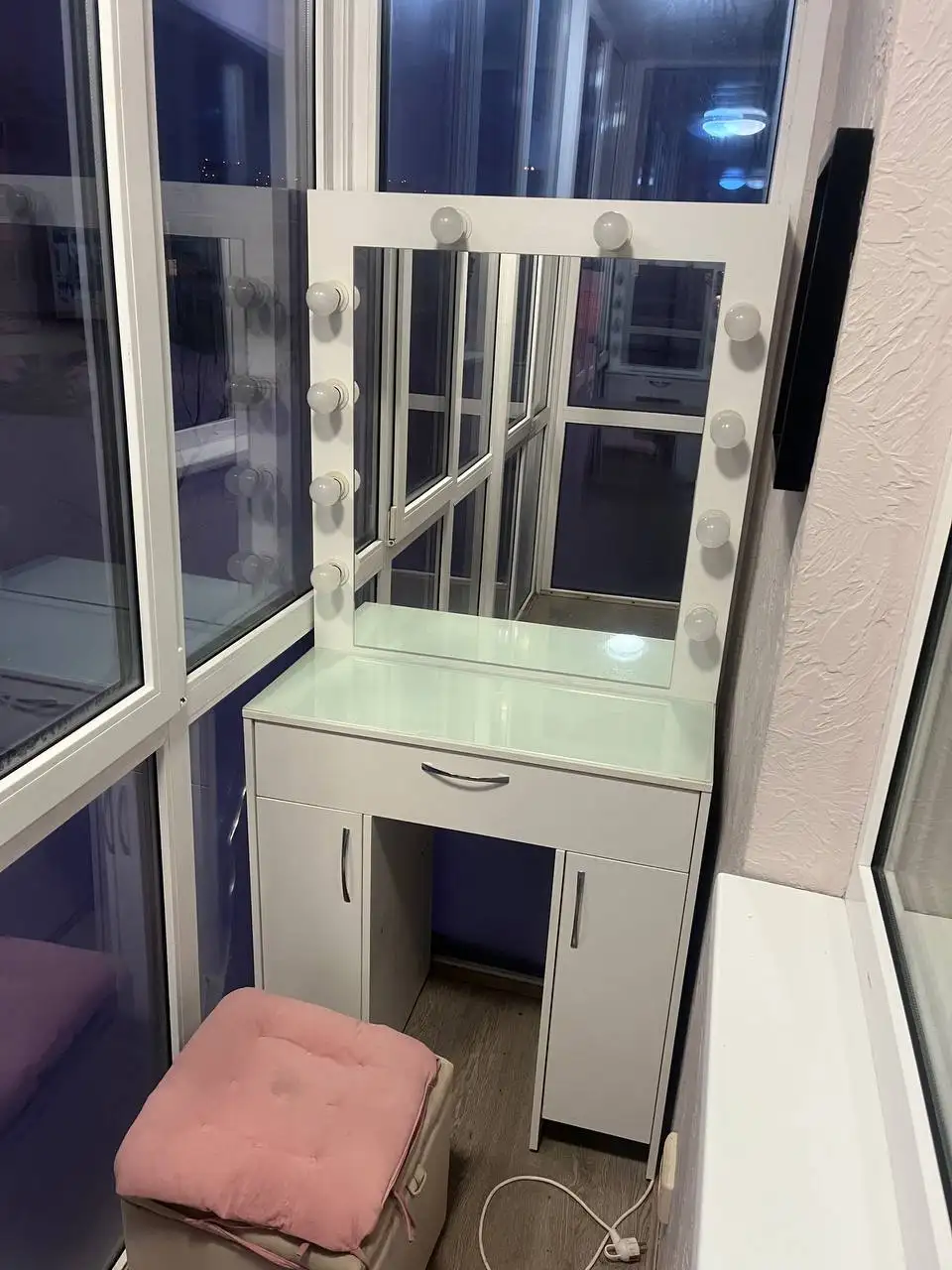 Продам визажный стол б/у - Готовый бизнес и оборудование в Волгоград