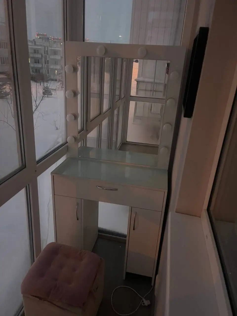 Продам визажный стол б/у - Готовый бизнес и оборудование в Волгоград