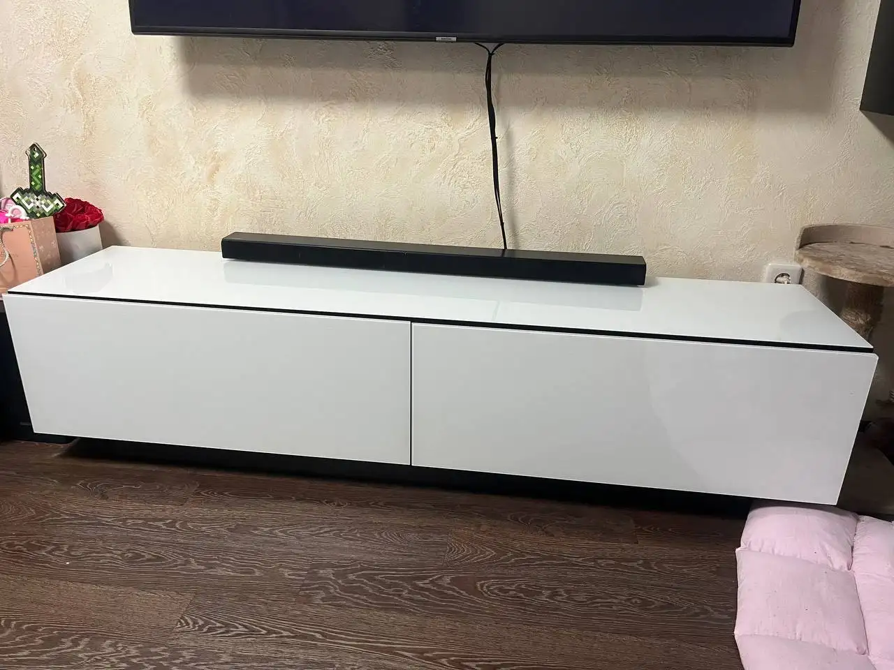 Продам шкаф под телевизор и комплект навесных шкафов б/у - Мебель (Для дома и дачи) в Волгоград