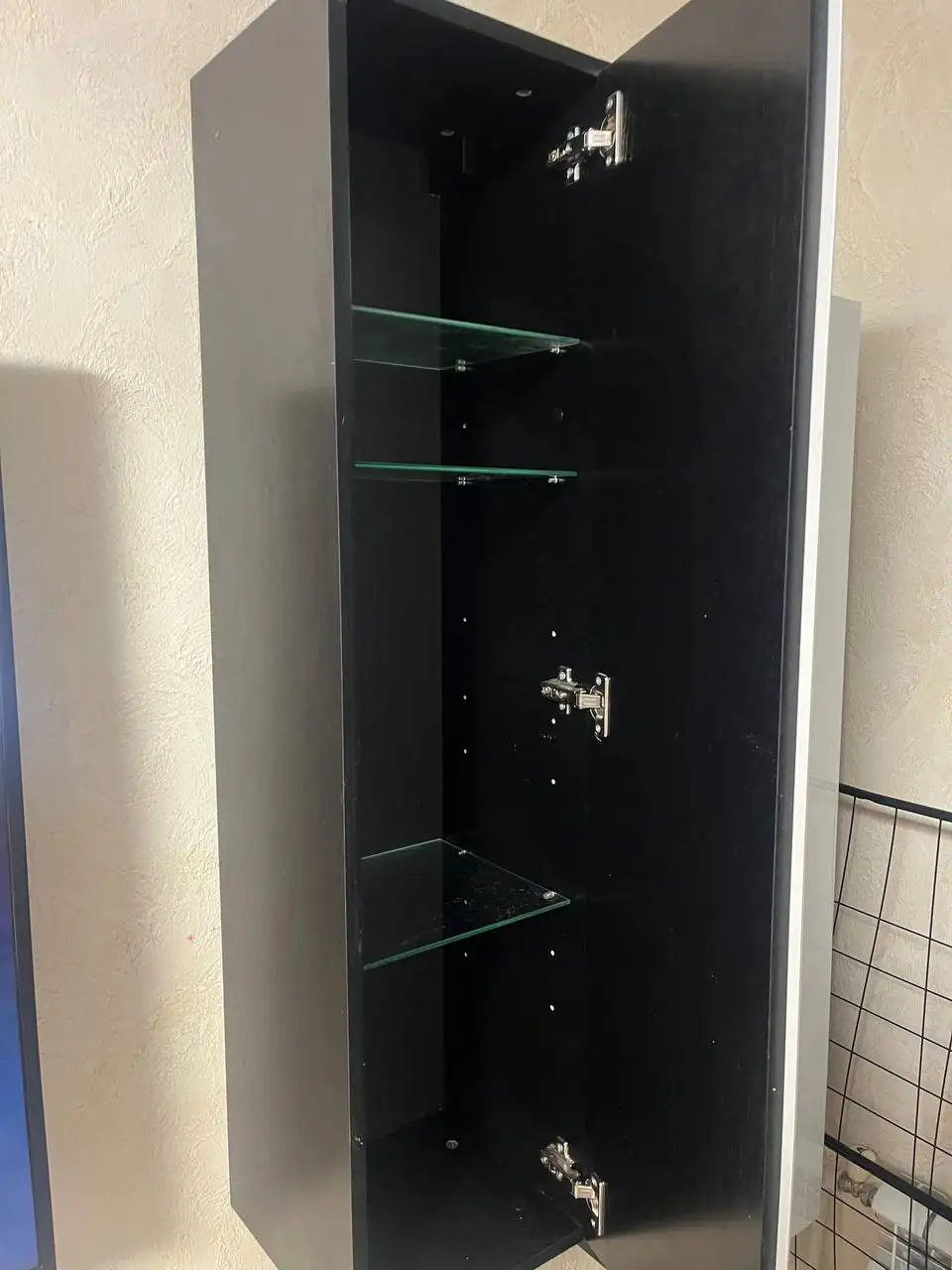 Продам шкаф под телевизор и комплект навесных шкафов б/у - Мебель (Для дома и дачи) в Волгоград