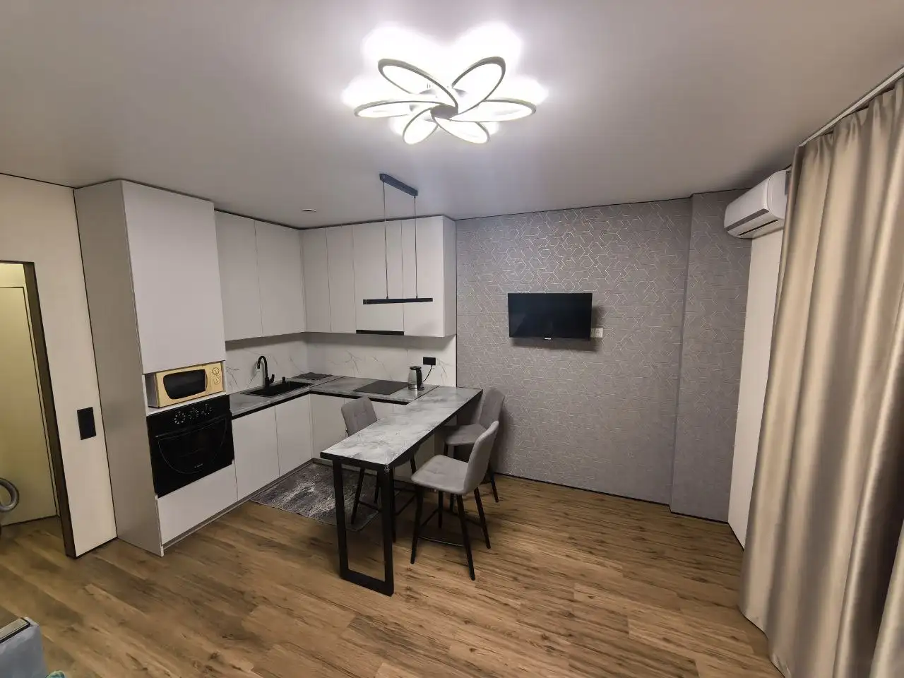 Квартира-студия посуточно на Тимирязева 19а - Аренда квартир посуточно (Недвижимость) в Волгоград