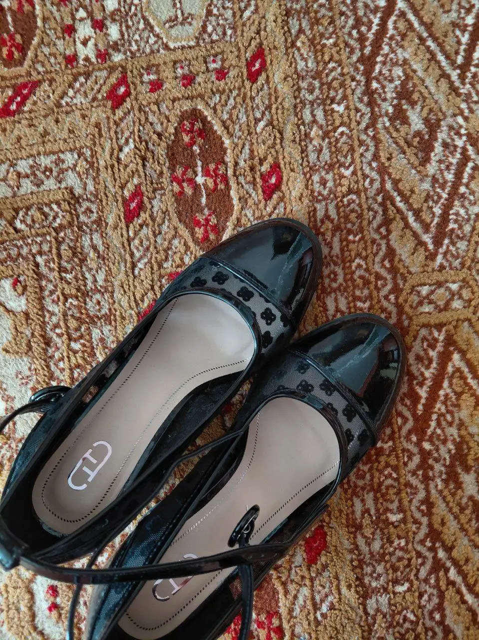 Продажа подростковой/женской обуви и одежды размер 37-38 - Женская одежда и обувь (Одежда) в Волгоград