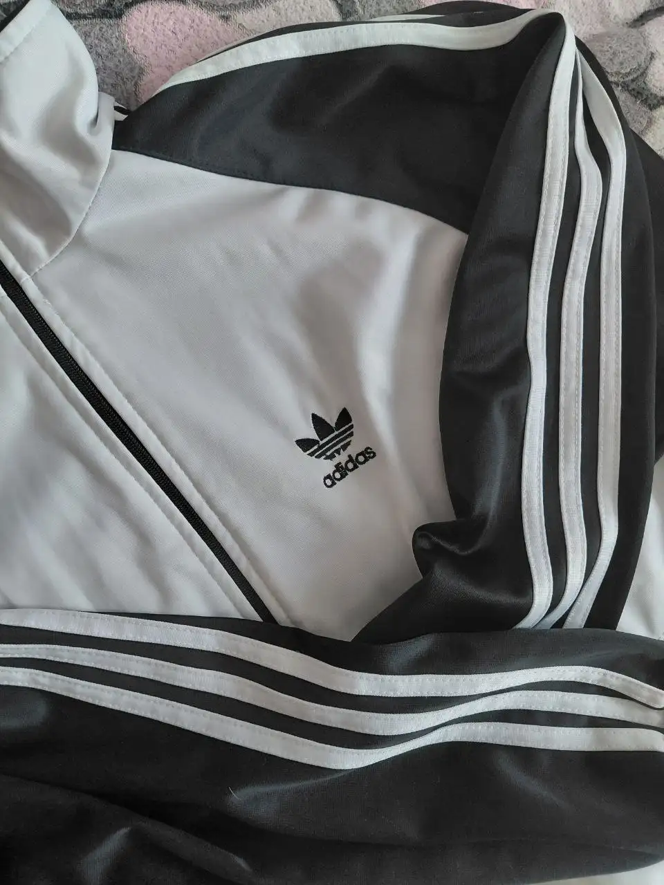 Продажа оригинальной зипки от Adidas - Куртки (Одежда) в Волгоград