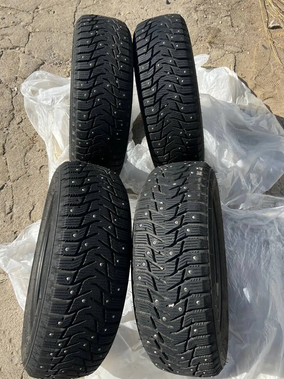 Продам зимнюю резину R15 185/60 - Шины (Запчасти) в Волгоград