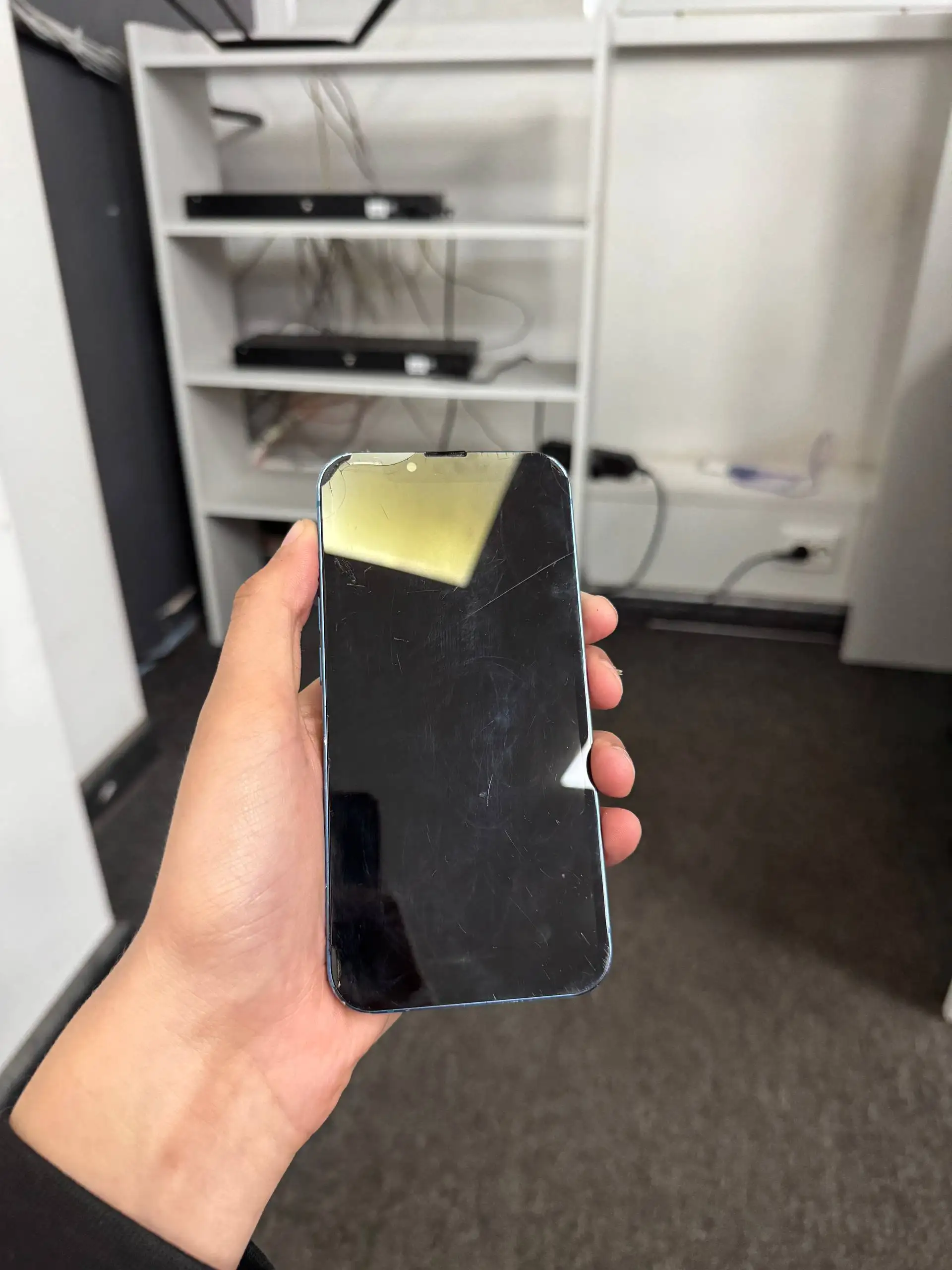 Продажа iPhone X и iPhone 13 с неисправностями - Смартфоны (Электроника) в Волгоград