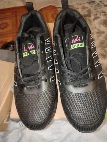 Кроссовки новые 38р - Футболки в Волгоград