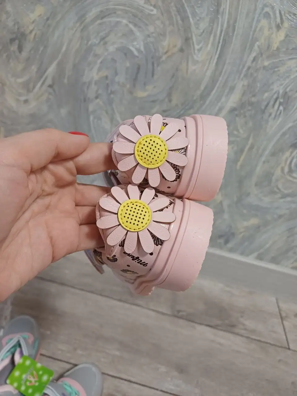 Детская обувь розового и белого цвета - Обувь детская (Товары для детей) в Волгоград