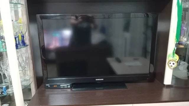 Телевизор 32 дюйма с дефектом экрана - Электронные сигареты и устройства в Волгоград