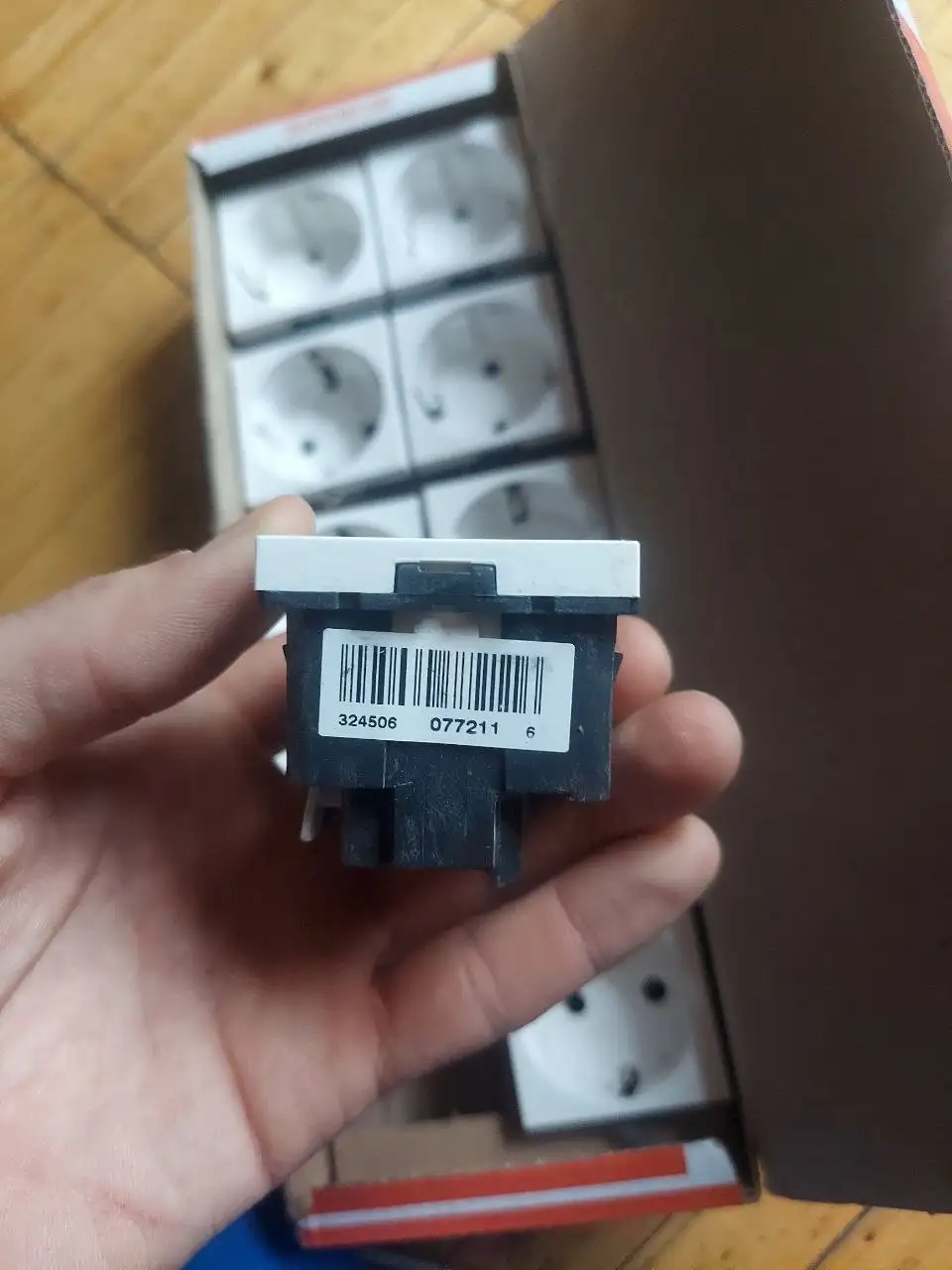 Продам блок питания HTS-250M с розетками - Компьютерная техника (Электроника) в Волгоград