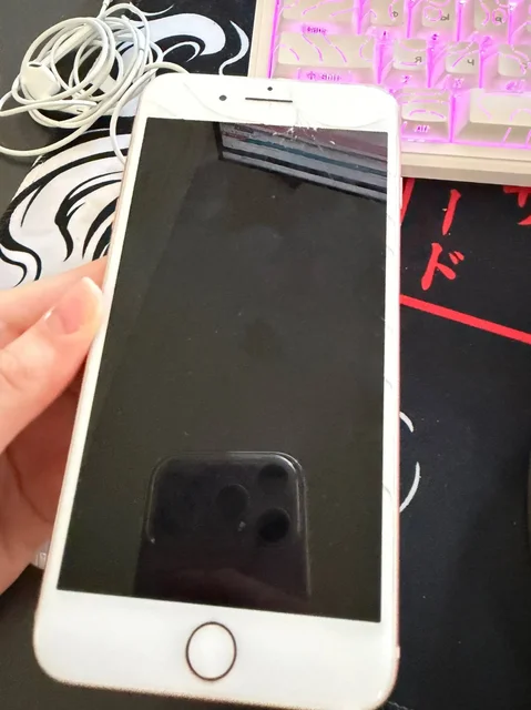 iPhone 8 Plus 64GB с разбитым экраном - Гаджеты в Волгоград