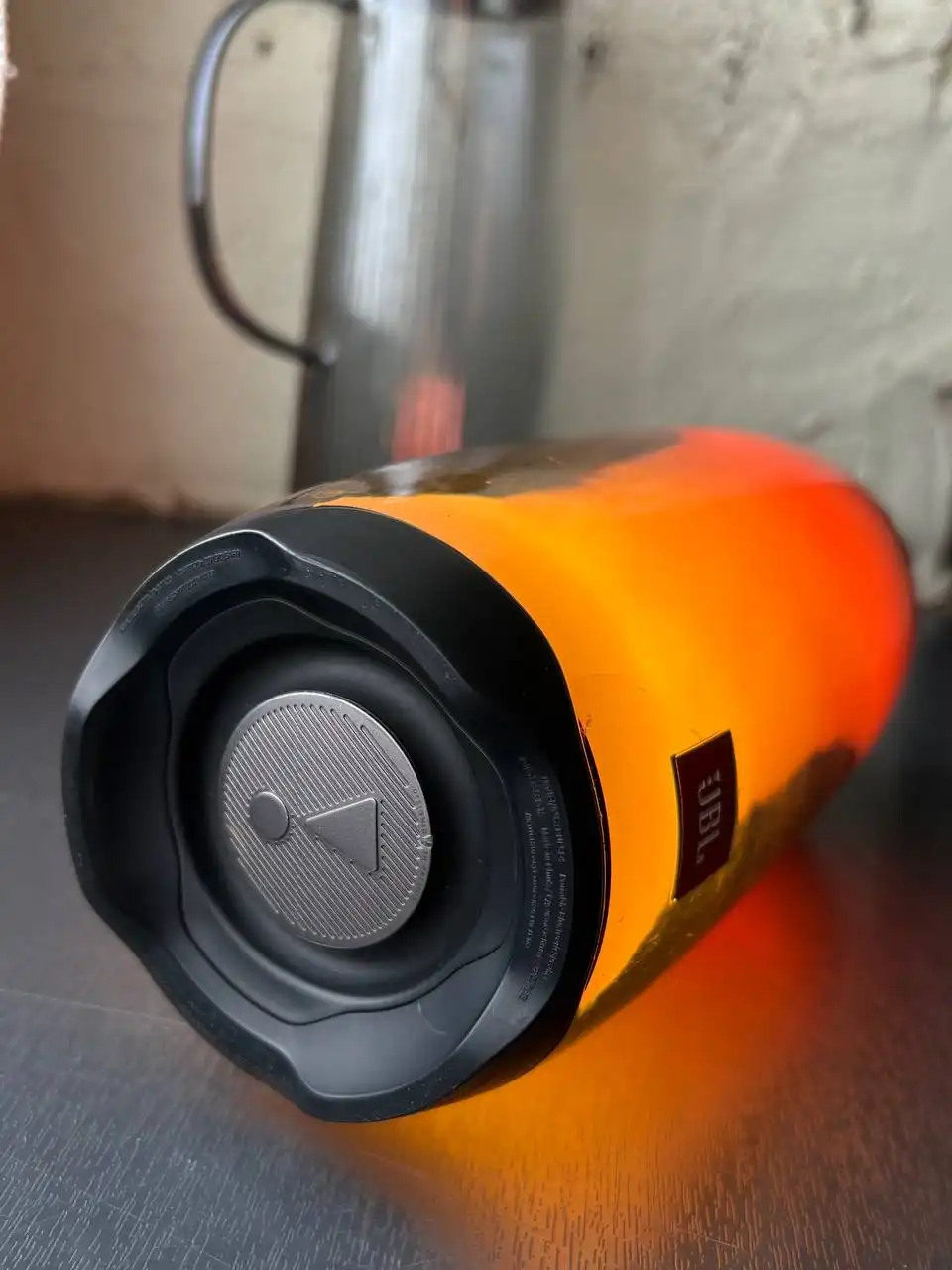 Продам колонку JBL Pulse 4