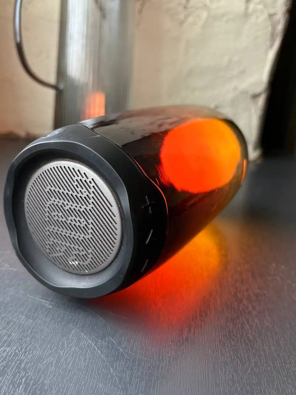 Продам колонку JBL Pulse 4