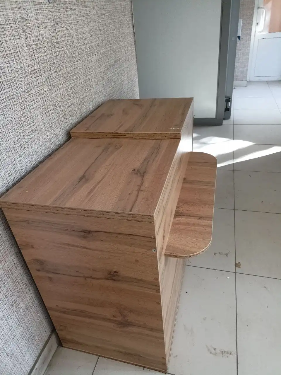 Кассовый торговый прилавок с полкой под сумки - Торговое оборудование (Готовый бизнес и оборудование) в Оренбург