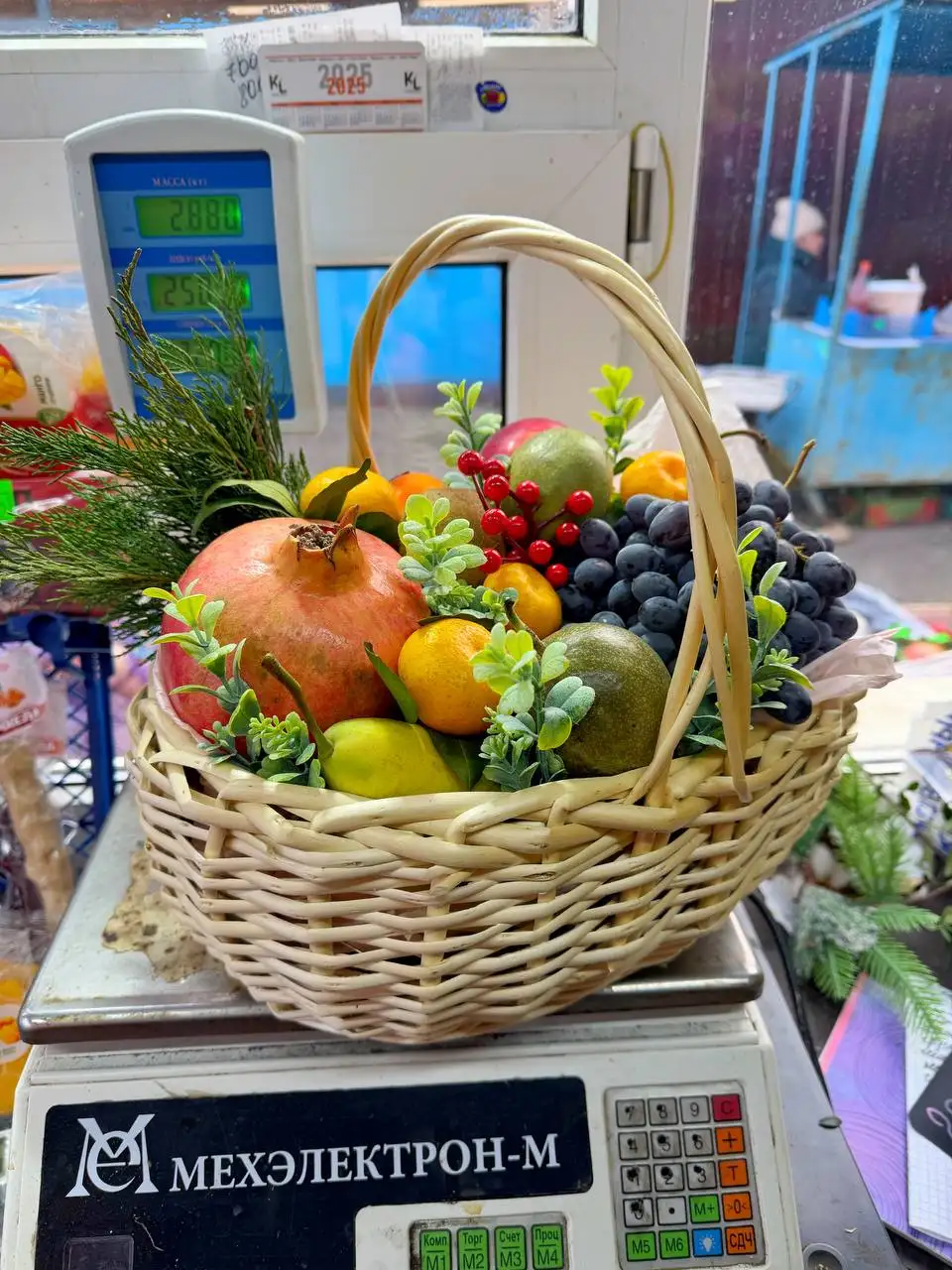 Фруктовые корзины на 8 марта с бесплатной доставкой - Доставка продуктов (Услуги) в Оренбург