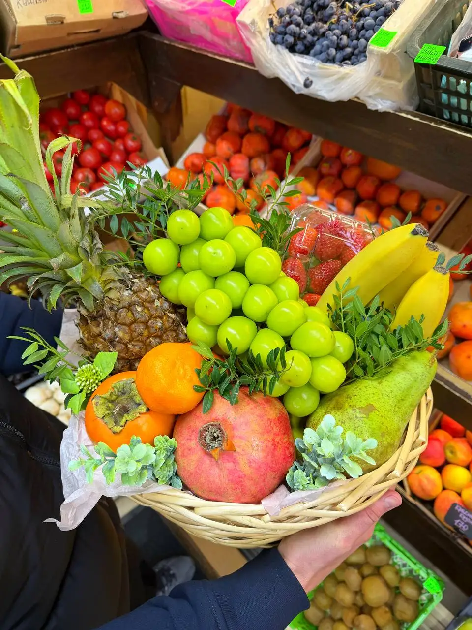 Фруктовые корзины на 8 марта с бесплатной доставкой - Доставка продуктов (Услуги) в Оренбург