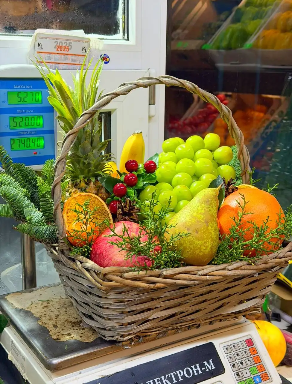 Фруктовые корзины на 8 марта с бесплатной доставкой - Доставка продуктов (Услуги) в Оренбург
