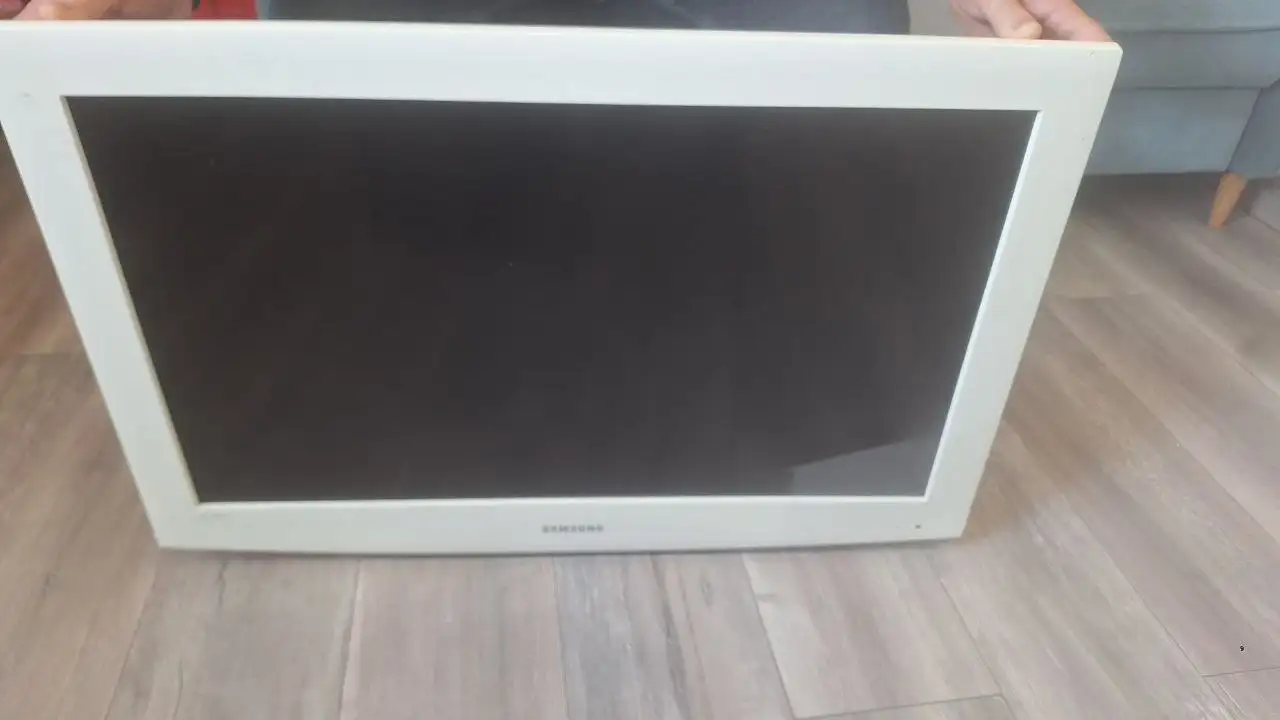 Продажа костюма принца, чехлов Samsung и телевизора - Барахолка в Оренбург