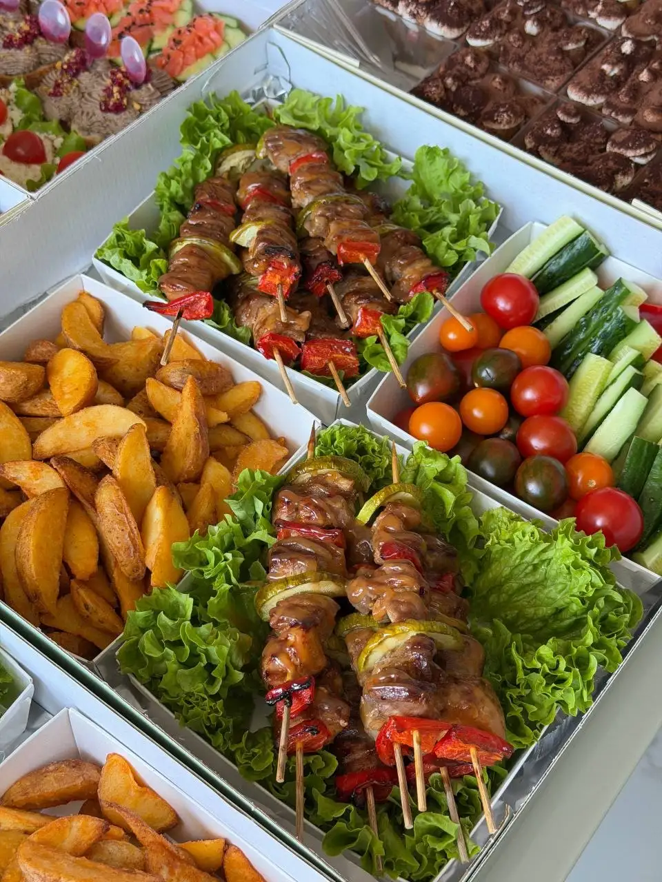 Организация праздничного стола фуршетной студией - Кейтеринг (Услуги) в Оренбург