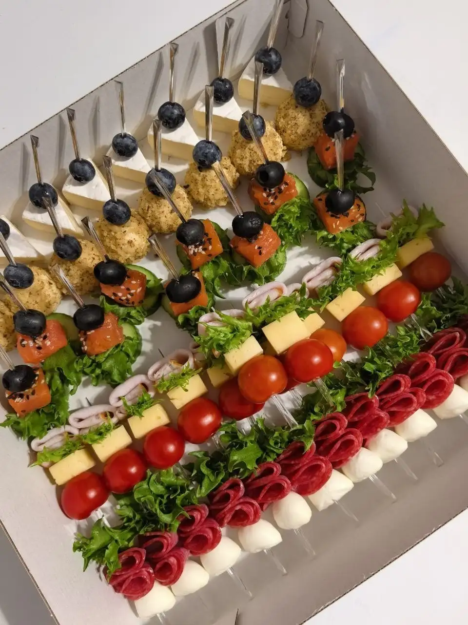 Организация праздничного стола фуршетной студией - Кейтеринг (Услуги) в Оренбург