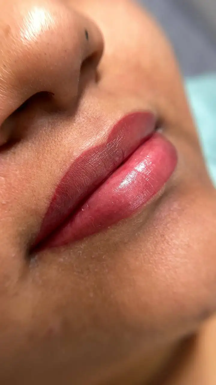 Модель на перманент губ - Перманентный макияж (Красота и здоровье) в Оренбург