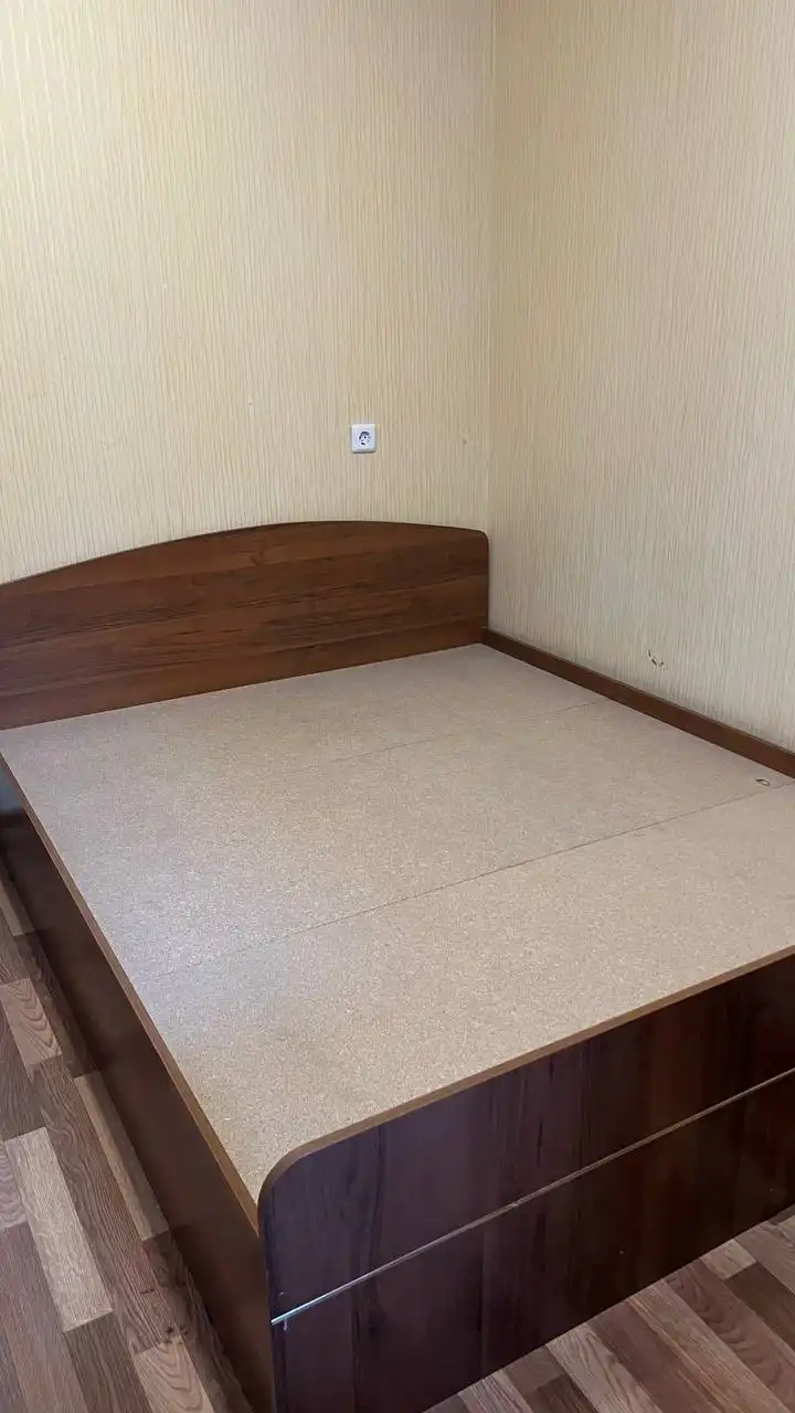 Продаётся спальный гарнитур в отличном состоянии