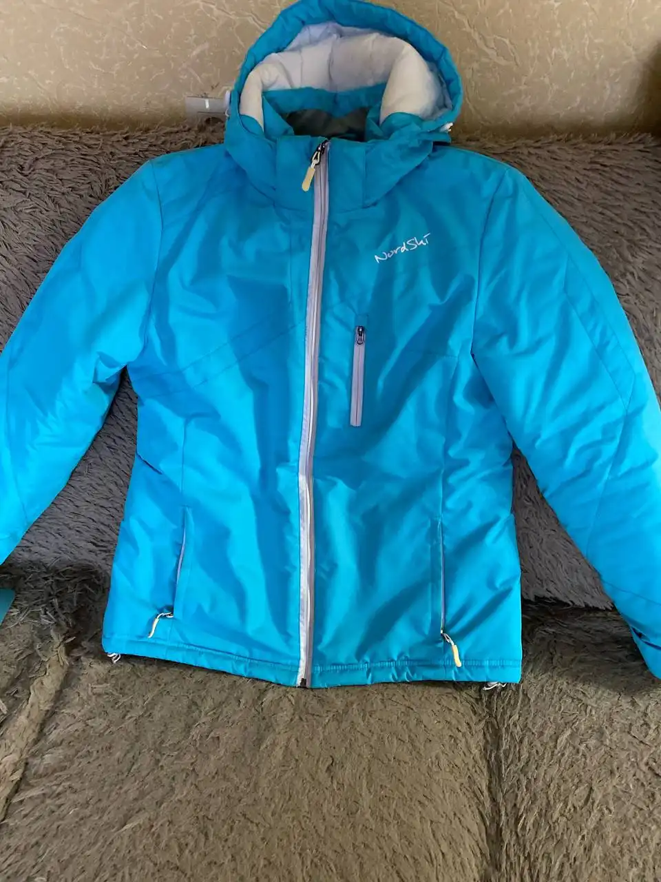 Куртка спортивная размер М