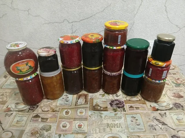 Маринованные овощи, грибы, варенье и сухофрукты - Продукты питания в Заречный