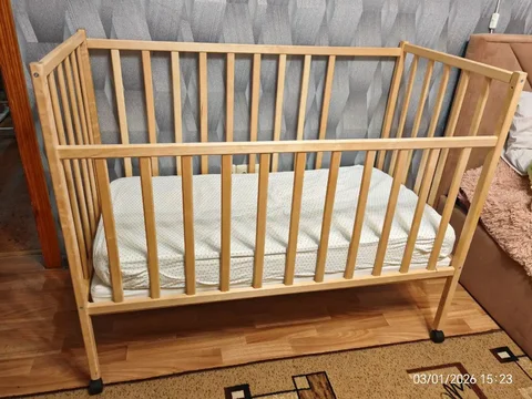 Продажа детской кроватки с матрасами и постельным бельем - Товары для детей в Заречный