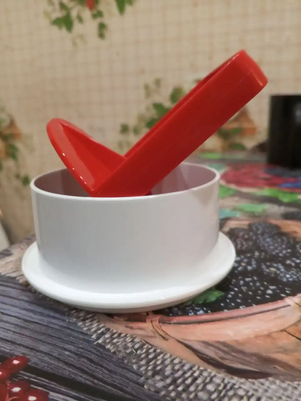 Продам котлетницу Tupperware диаметром 11,5 см - Кухонная утварь (Для дома и дачи) в Заречный