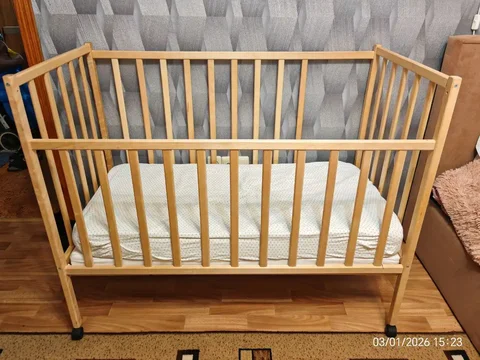 Продам детскую кроватку с матрасиками - частное объявление в Заречный