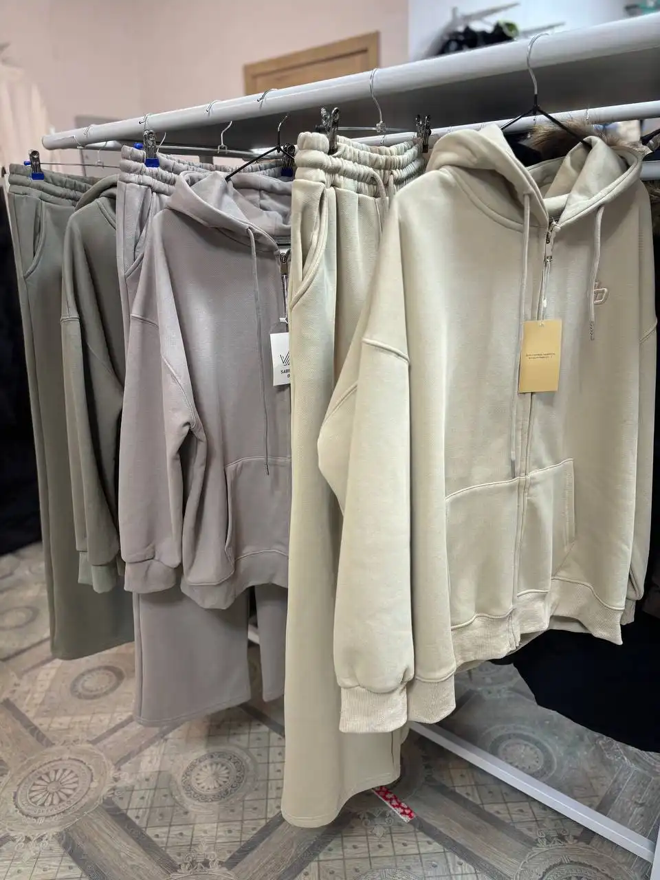 Теплые костюмы остатки - Одежда в Заречный