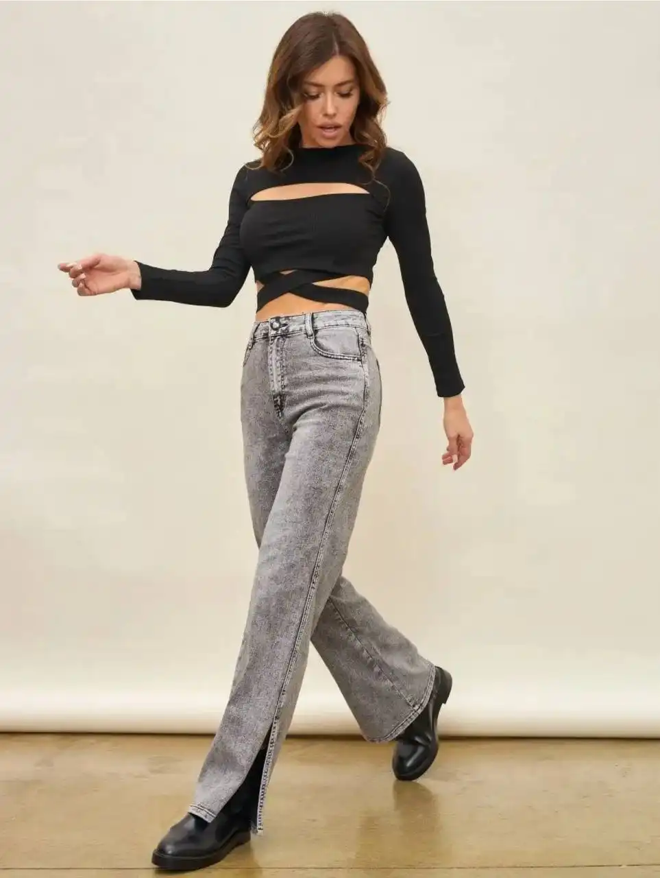 Джинсы новые в наличии с разрезом - Джинсы (Одежда) в Заречный