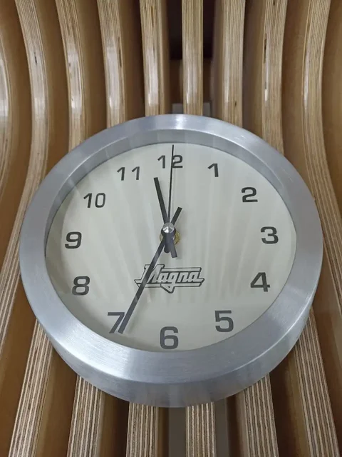 Часы настенные новые отдам за шоколадку - Подарки в Заречный