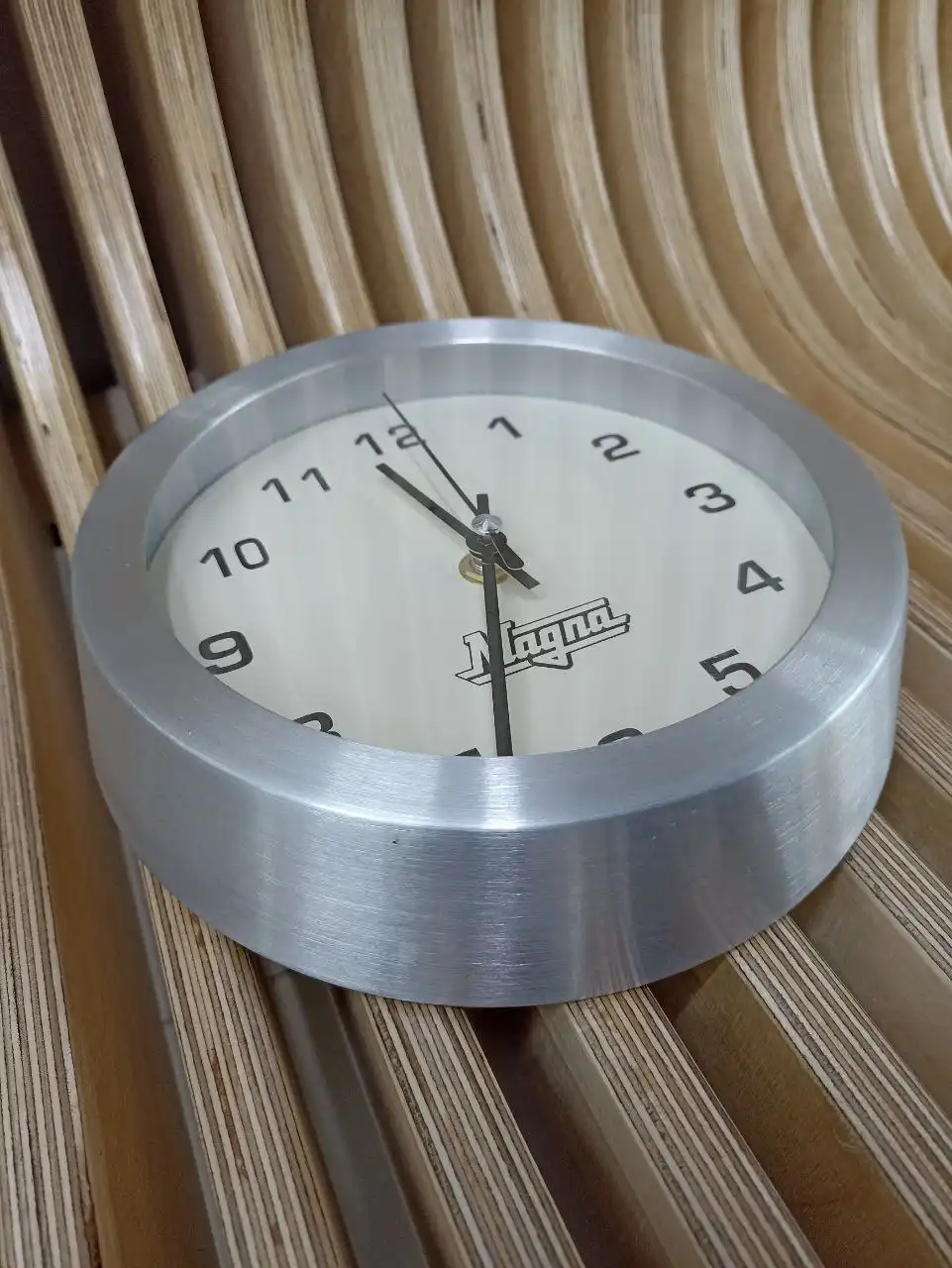 Часы настенные новые отдам за шоколадку - Часы (Барахолка) в Заречный