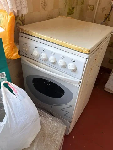 Отдам плиту с неработающей духовкой - Подарочные наборы в Заречный