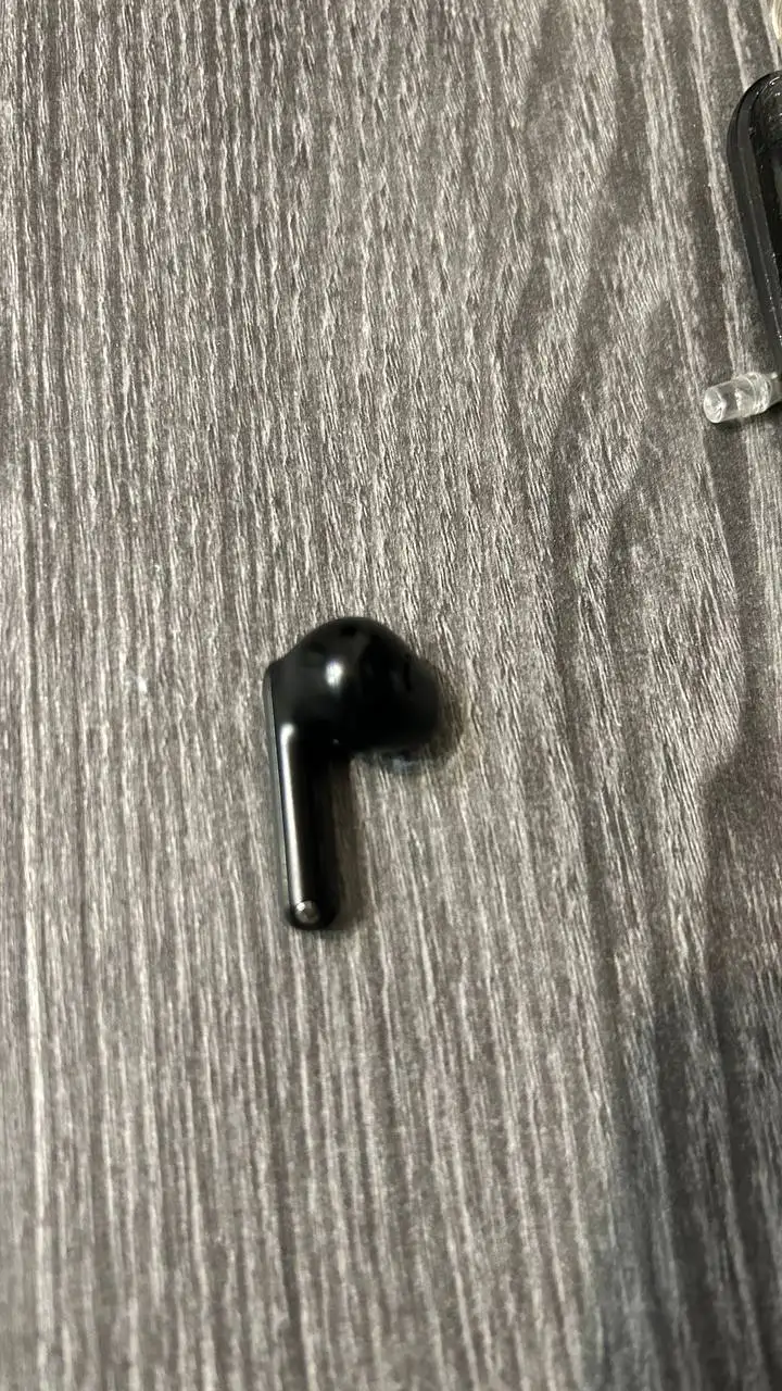 Найден наушник у подъезда - Барахолка в Заречный