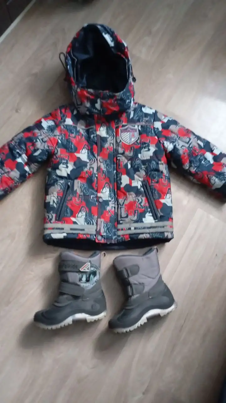 Продажа куртки и сапожек - Верхняя одежда и обувь (Одежда) в Заречный