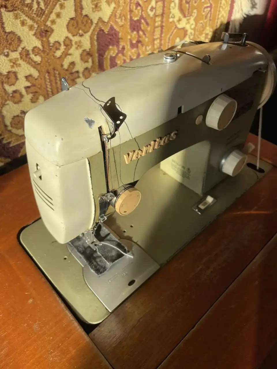 Продажа швейной машины Veritas ножной с электроприводом - Швейные машины (Одежда) в Заречный