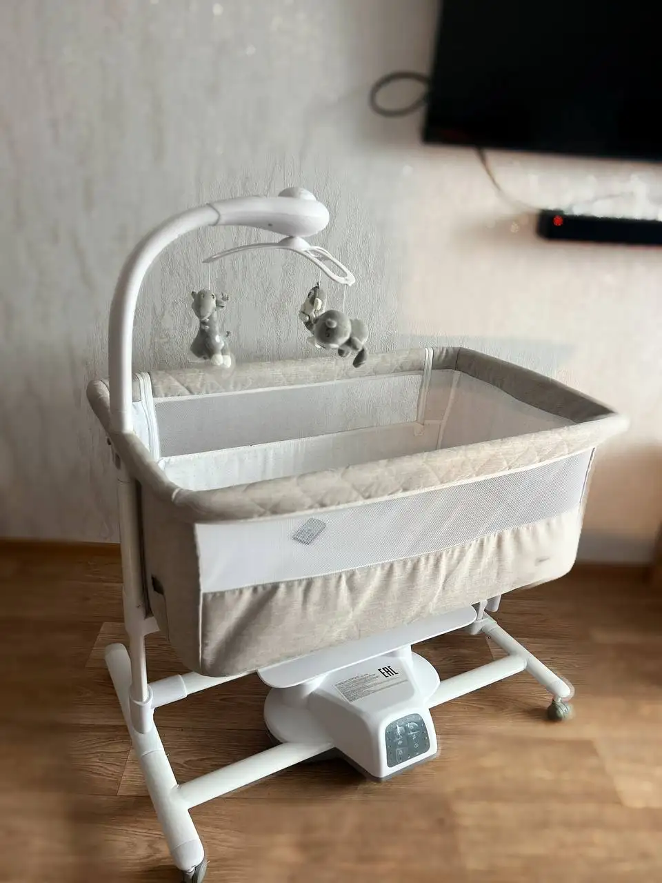 Продам детскую приставную кроватку с электронным укачиванием - Детская мебель (Товары для детей) в Заречный