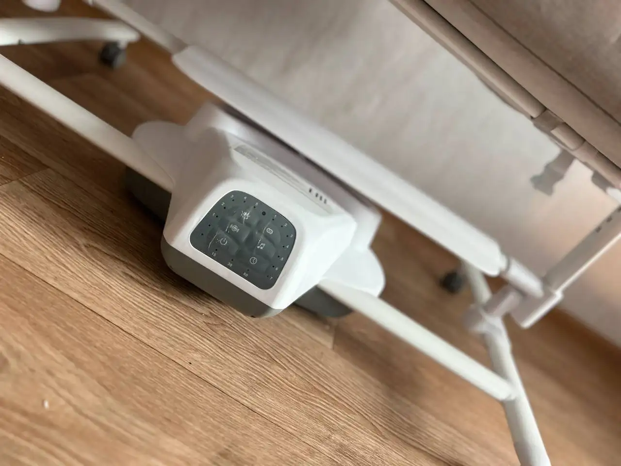 Продам детскую приставную кроватку с электронным укачиванием - Детская мебель (Товары для детей) в Заречный