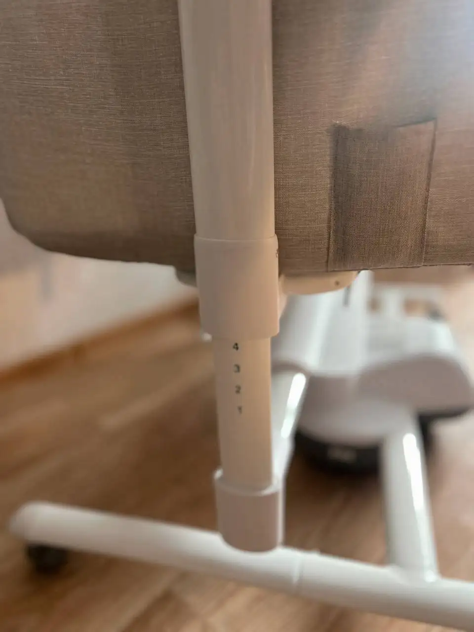 Продам детскую приставную кроватку с электронным укачиванием - Детская мебель (Товары для детей) в Заречный